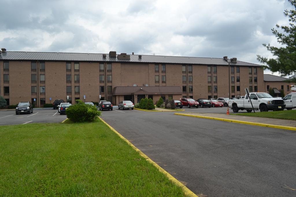 Town Inn & Suites South Plainfield-Piscataway Exterior photo